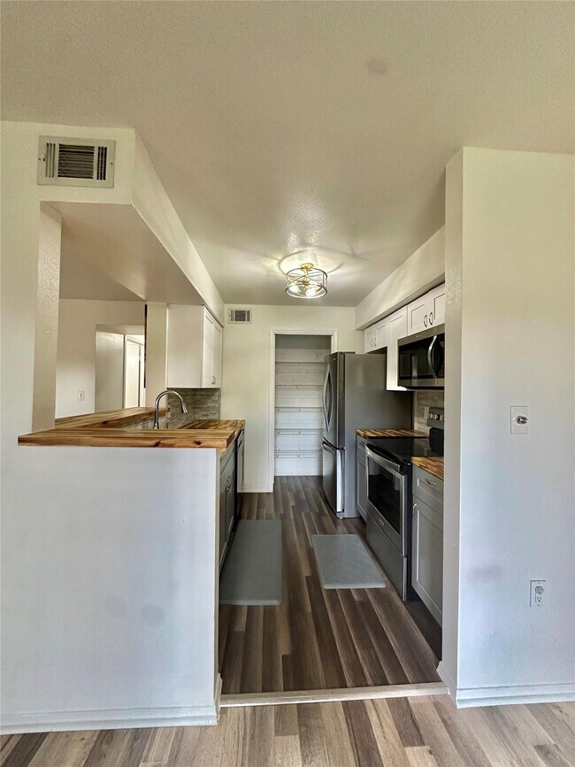 Building Photo - 2371 NW 33rd St