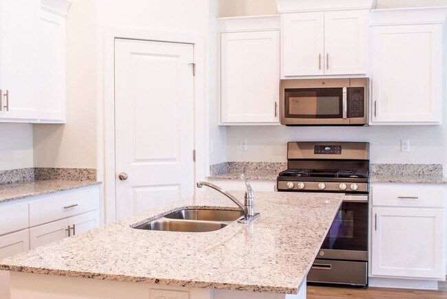 Building Photo - 939 Ironwood Dr