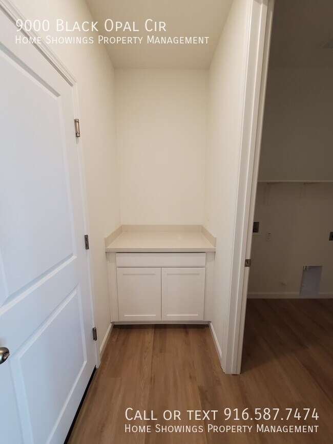 Building Photo - 9000 Black Opal Cir