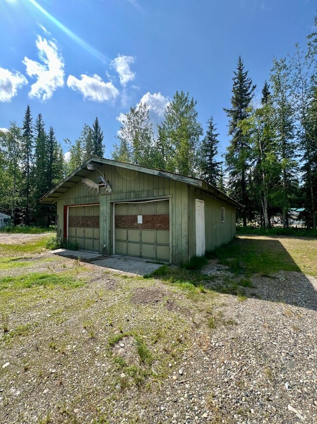 Building Photo - 3 Bedroom Home / 2-Car Garage / No Pets