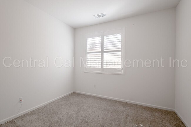 Building Photo - 4 Bedroom/2 Bath Home with Paid Solar - $2995 Per Month!