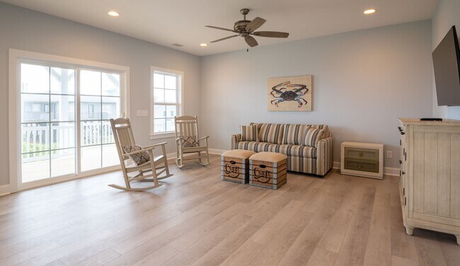 Building Photo - AWESOME OFF-SEASON SINGLE FAMILY BEACH HOM...