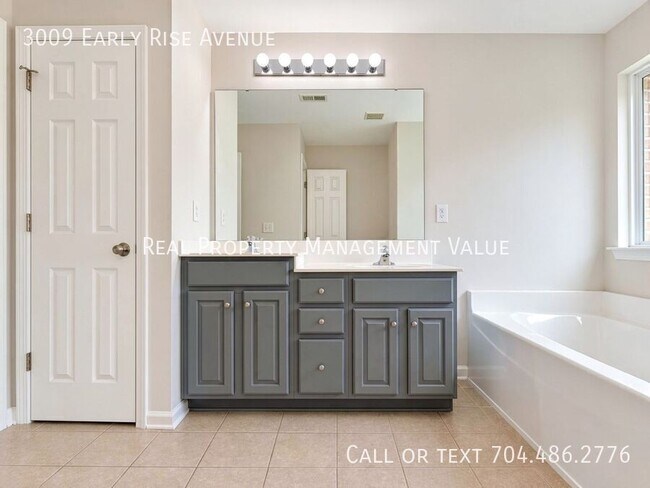 Building Photo - 3009 Early Rise Ave