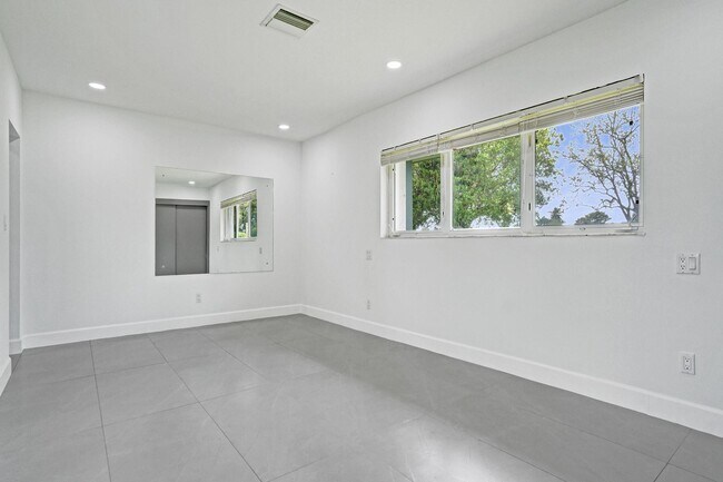 Building Photo - 6700 E Tropical Way