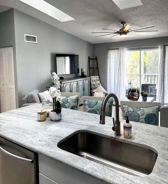 Building Photo - 2502 SE Anchorage Cove