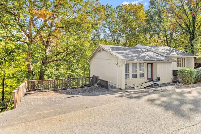 Building Photo - 6 Dogwood Dr