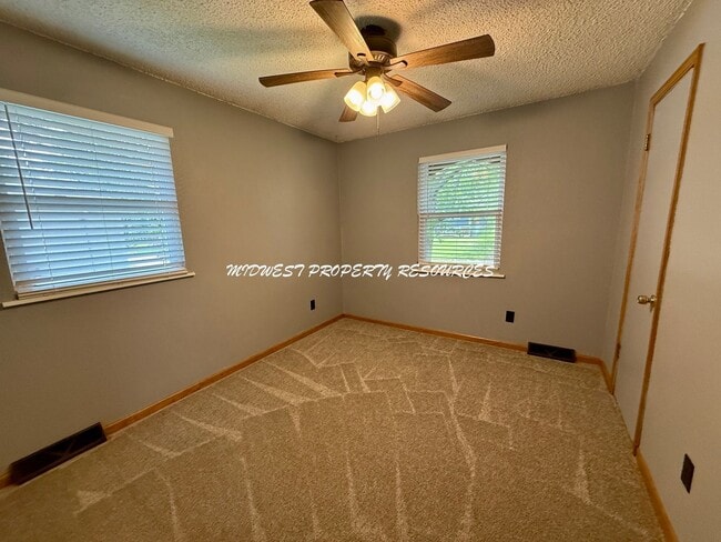 Building Photo - Amazing 3 Bedroom Home!