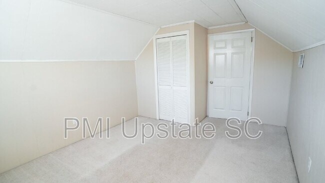 Building Photo - 68 Smythe Ave