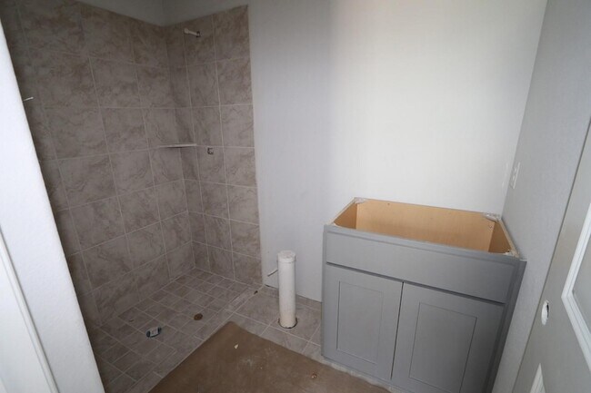 Building Photo - 1412 Kurelek Dr