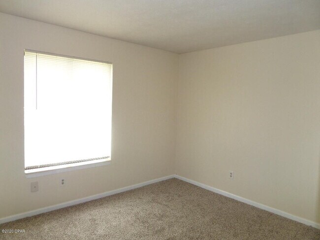 Building Photo - 3727 Greentree Pl