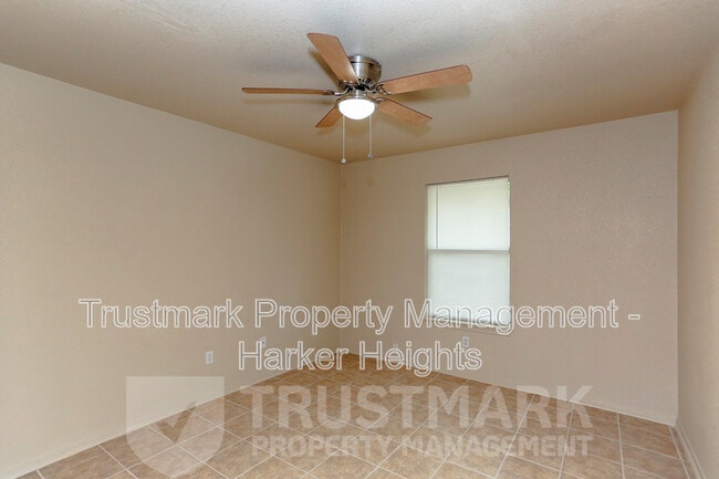 Building Photo - 932 Maplewood Dr