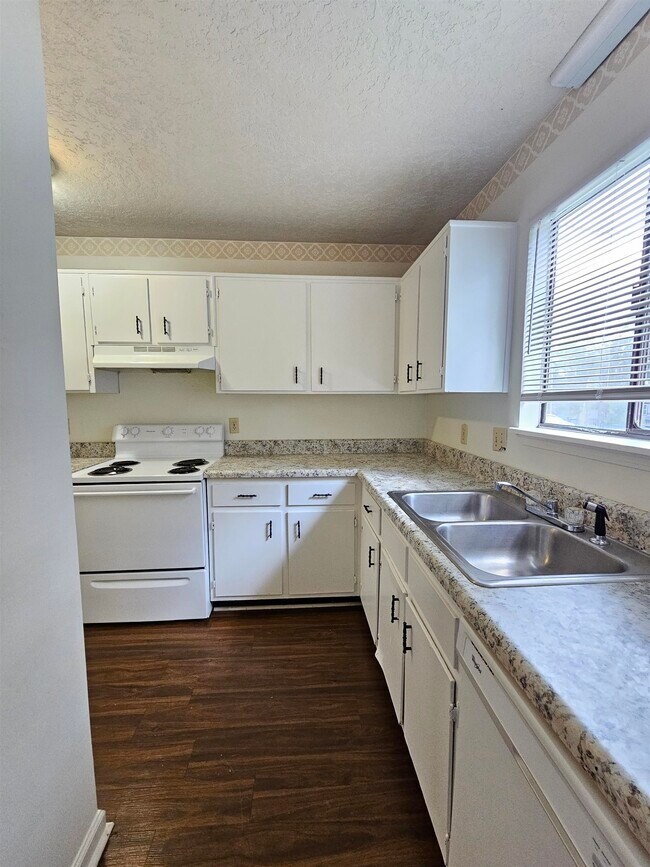 Building Photo - 196 Locke St