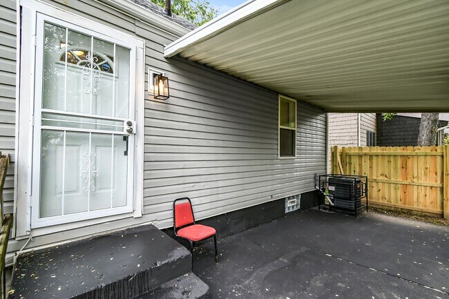 Building Photo - Charming Three-Bedroom Home in the Heart of Columbus!