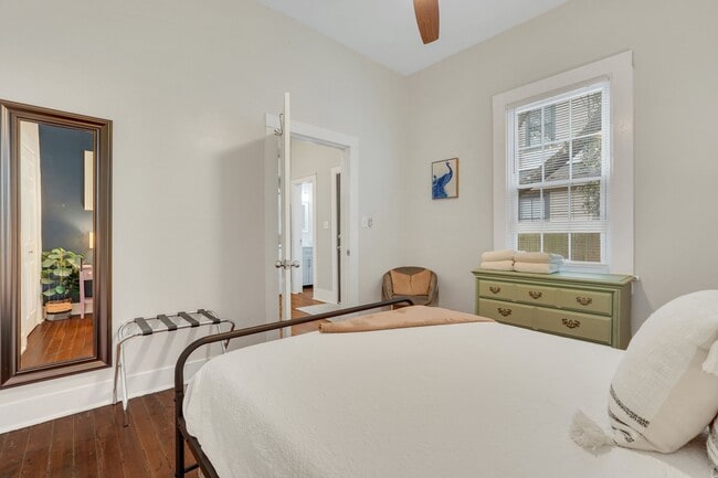 Building Photo - 307 W Waldburg Ln