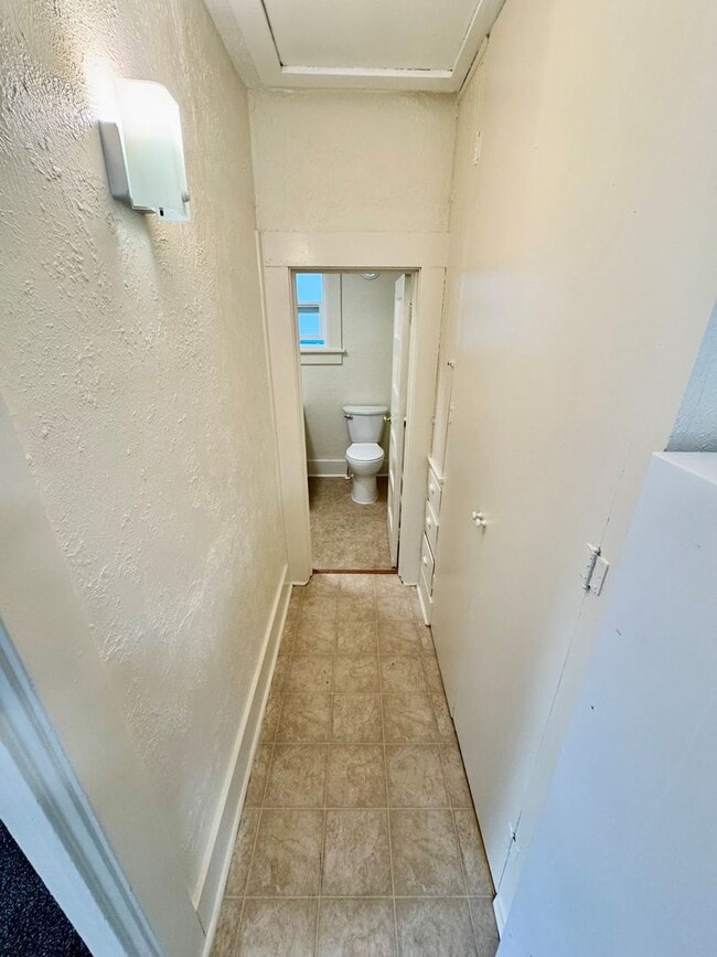 Building Photo - Updated Unit Just Two Blocks From OSU Campus