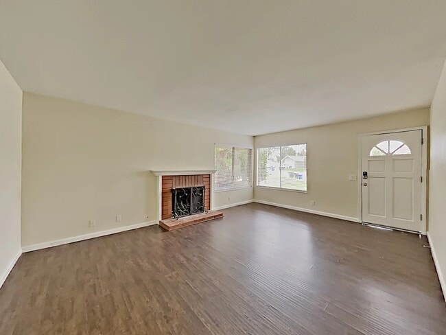 Building Photo - 4355 Laurelhurst Rd