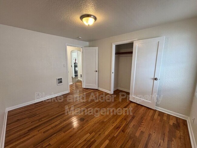 Building Photo - 656 Breys Ave NE