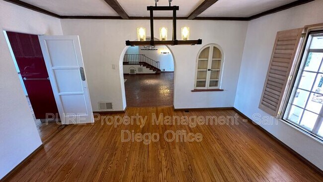 Building Photo - 2108 Alta Vista Dr