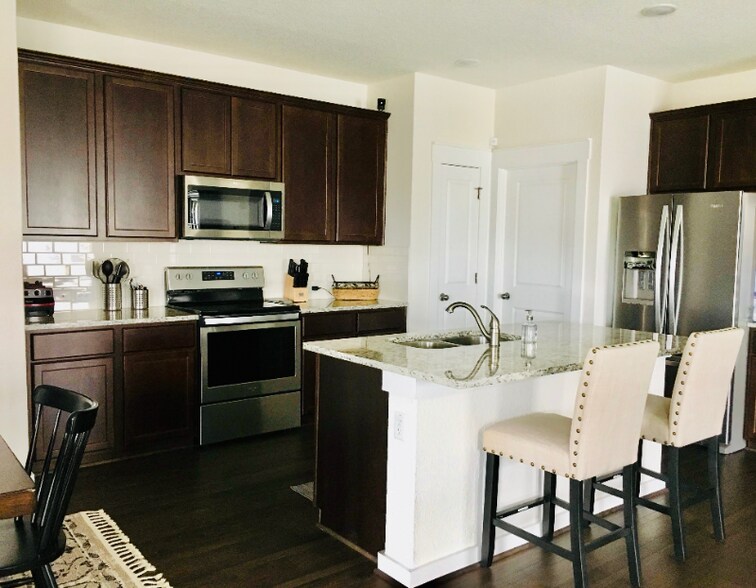 Building Photo - 741 Carol Dr