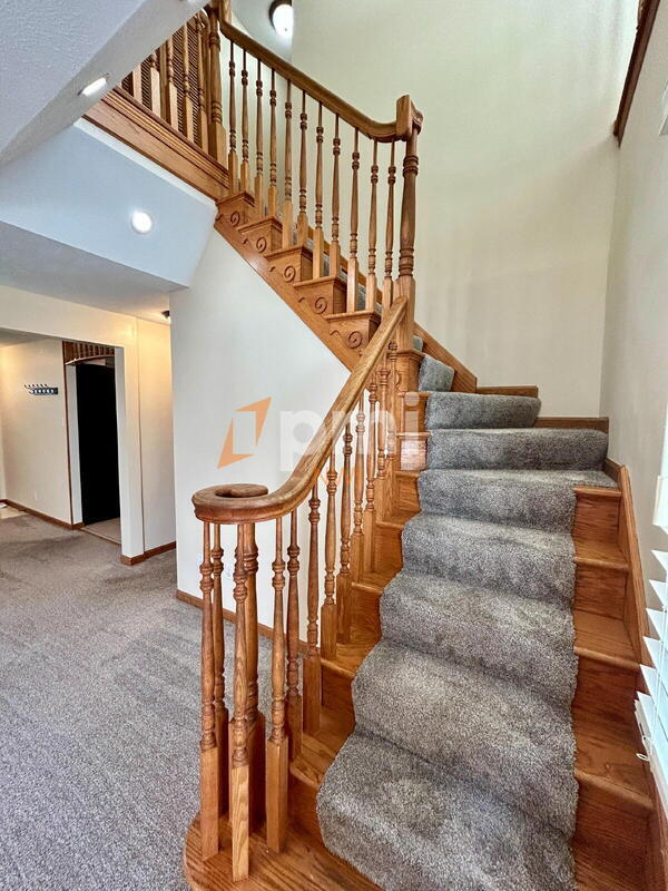Building Photo - 5107 White Oak Terrace