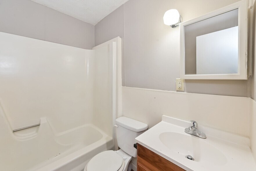 Building Photo - 515 Ben Hur Ave