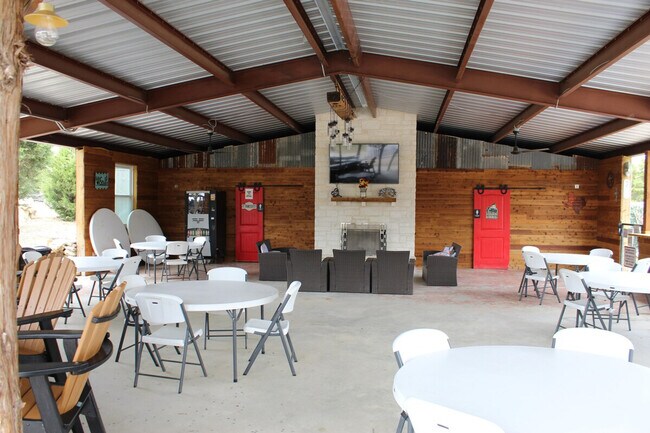 Building Photo - 299 Willow Springs Dr
