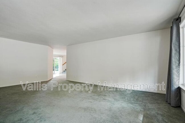 Building Photo - 3385 Camellia Dr S