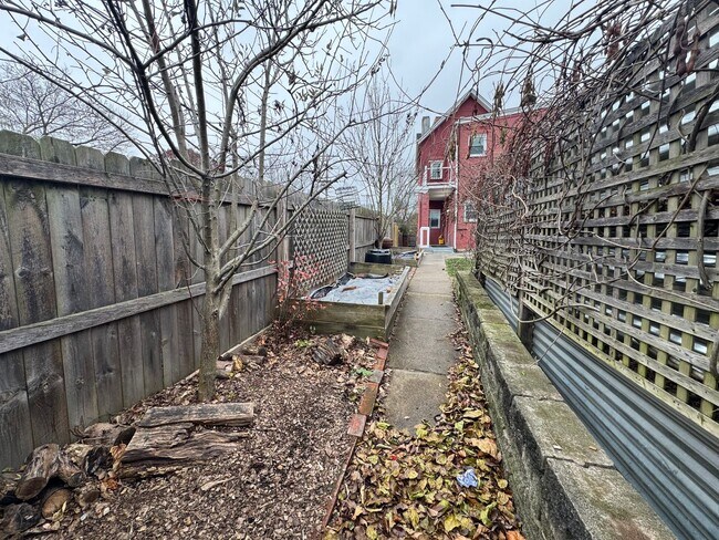 Building Photo - Charming 5BR Home in the Heart of Pittsbur...