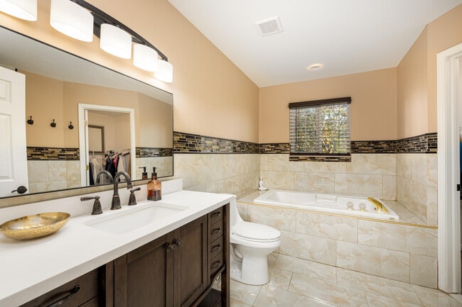 Building Photo - 4025 Rolling Meadow Ln