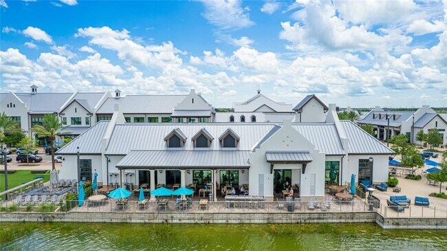 Building Photo - 1808 Fender Ln