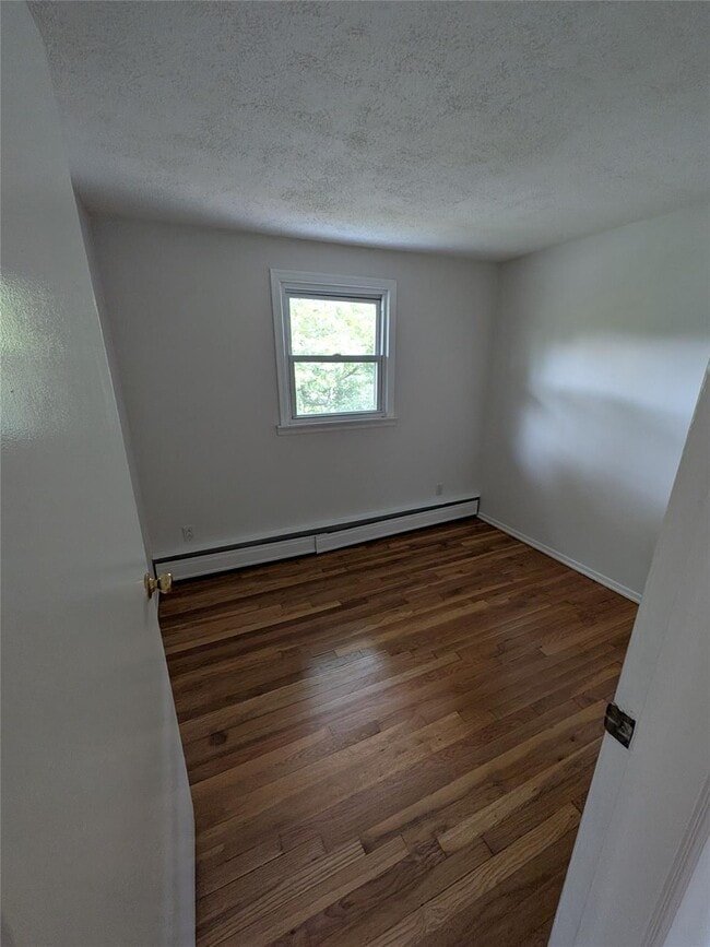 Building Photo - 2 Laurelton St