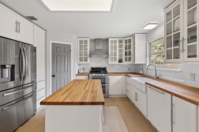 Building Photo - 12761 Council Bluff Dr