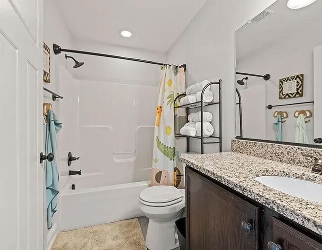 Building Photo - 3 Bedroom Townhome in Cornerstone