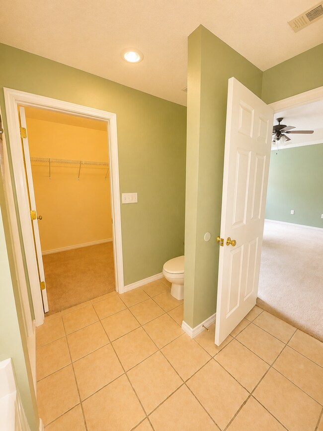 Building Photo - 4821 Acorn Dr