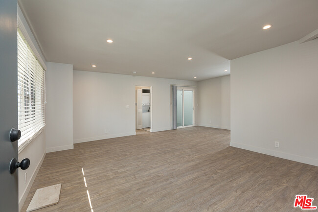 Building Photo - 1103 Bronson Ave