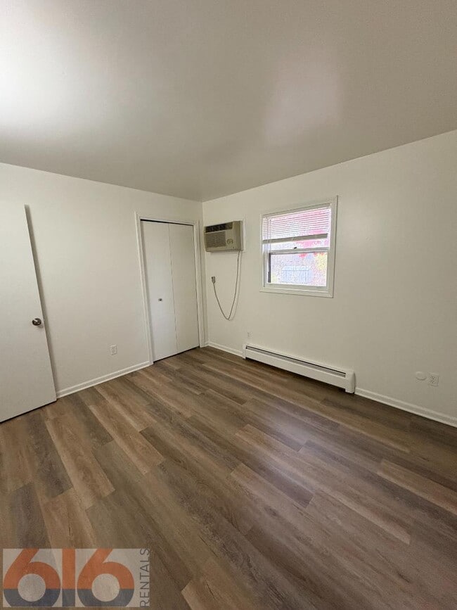 Building Photo - 630 56th St SE