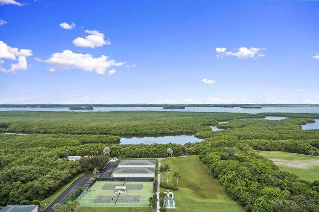 Building Photo - 5051 N Hwy A1A