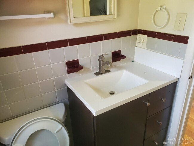 Building Photo - 2554 Crystal Dr