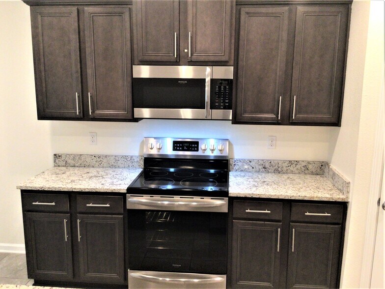 Building Photo - 12430 Jovana Rd