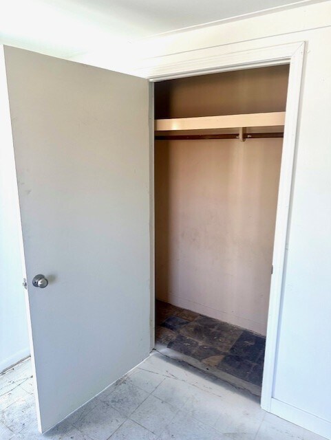 Building Photo - 715 W Wood St