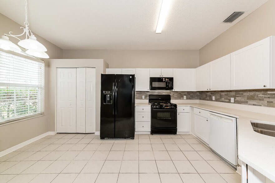 Building Photo - 944 Springwood Cir