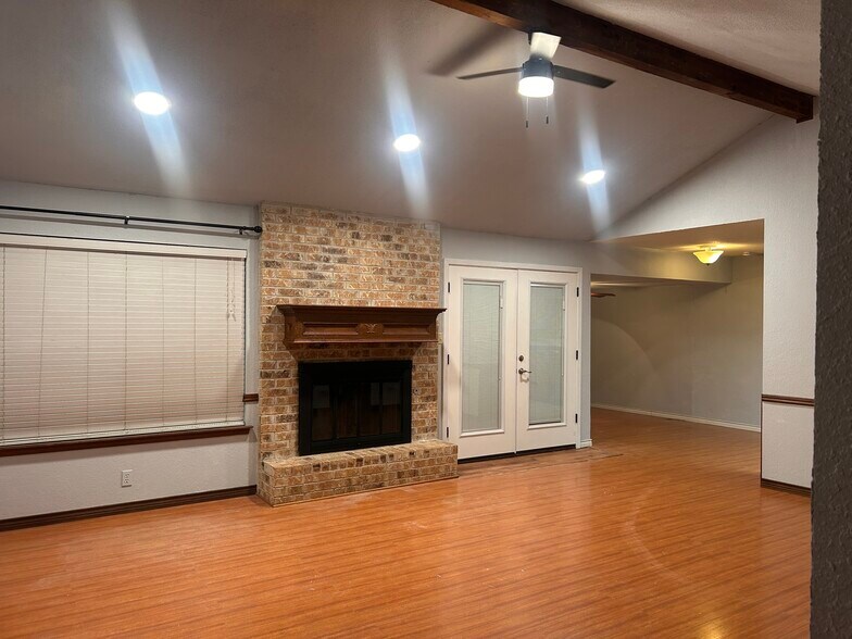 Primary Photo - 1730 Ryon Ln