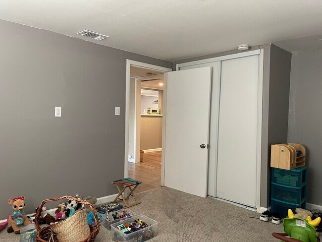 Building Photo - Newly Remodeled Home near Sac City College...