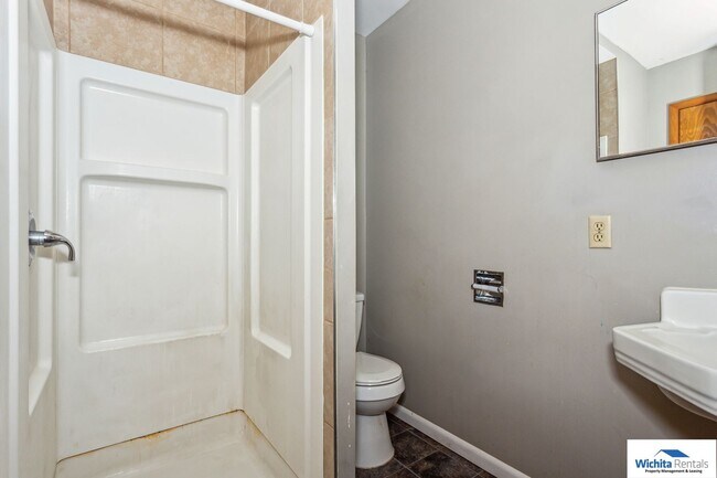 Building Photo - 8125 E Zimmerly St