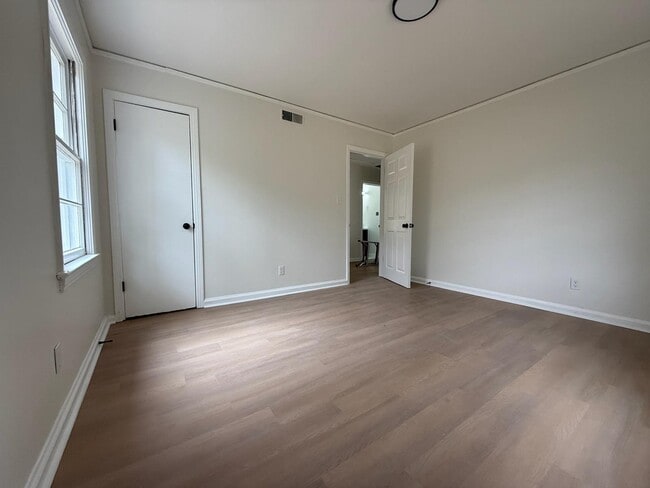 Building Photo - 3979 Thomas Ave