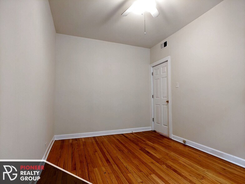 Building Photo - 531 W Aldine Ave