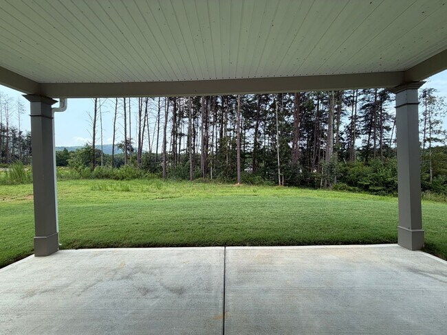 Building Photo - Spacious 4/2.5 House in Rydal- $2,995