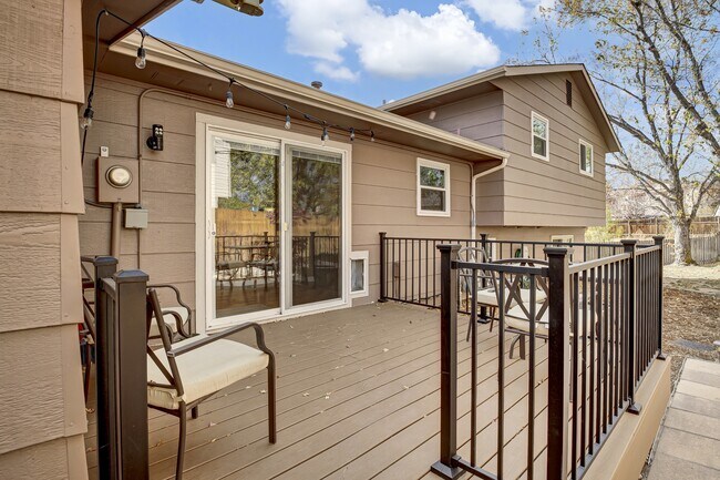 Building Photo - 2990 Roche Dr S