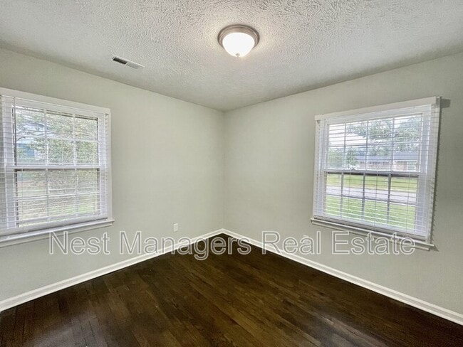 Building Photo - 2816 E Cramer Dr