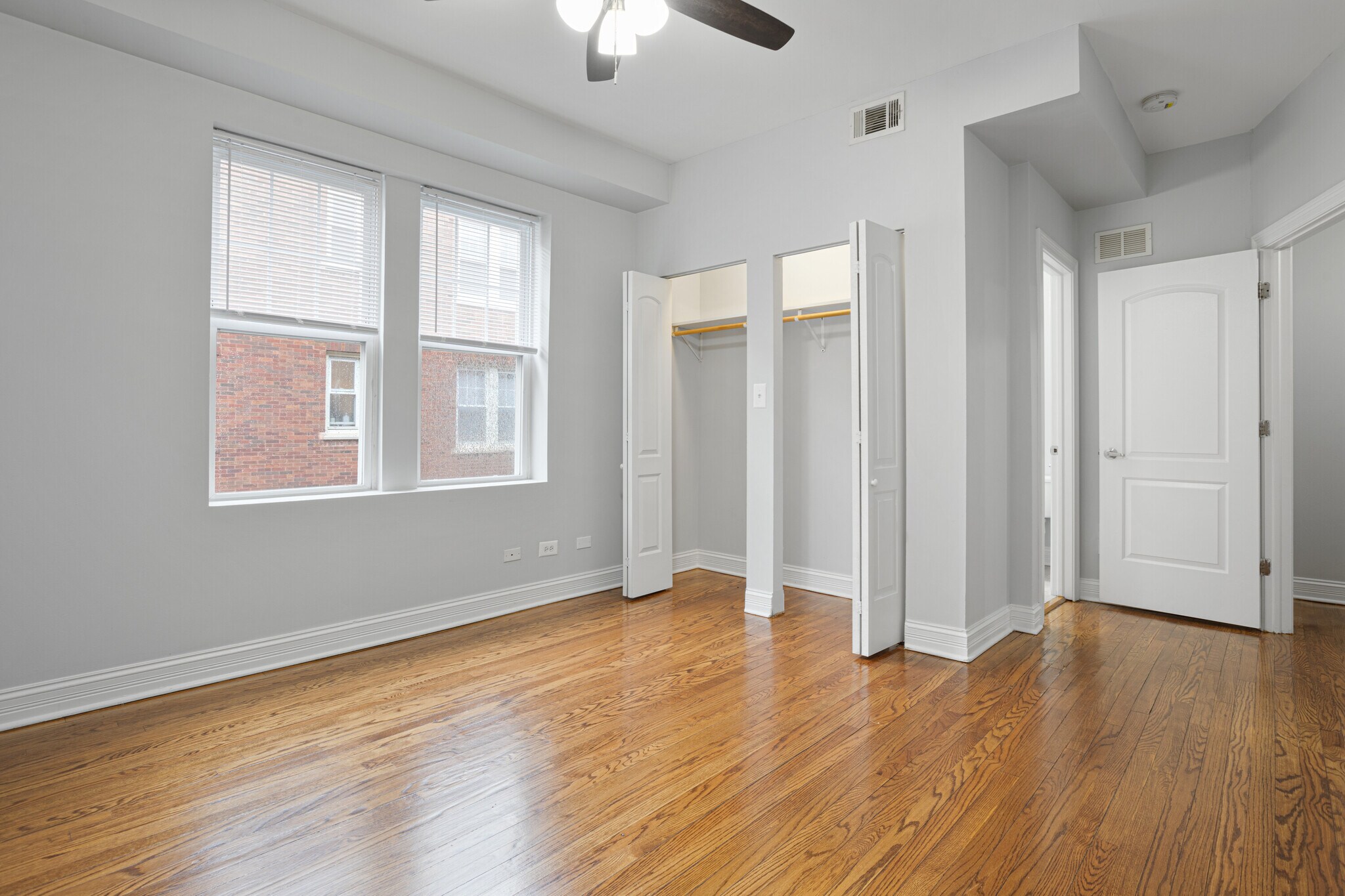 Building Photo - 2001 W Jarvis Ave